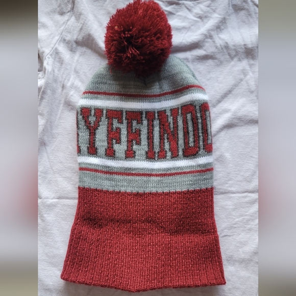 Harry Potter Gryffindor Beanie - Picture 2 of 2